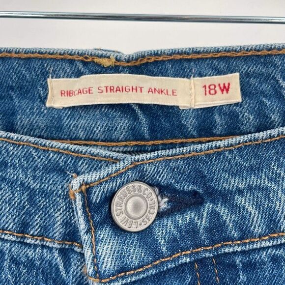 Levi's Women's Ribcage Straight Ankle Jeans Blue‎ Denim Medium Wash Size 18W - Picture 3 of 13
